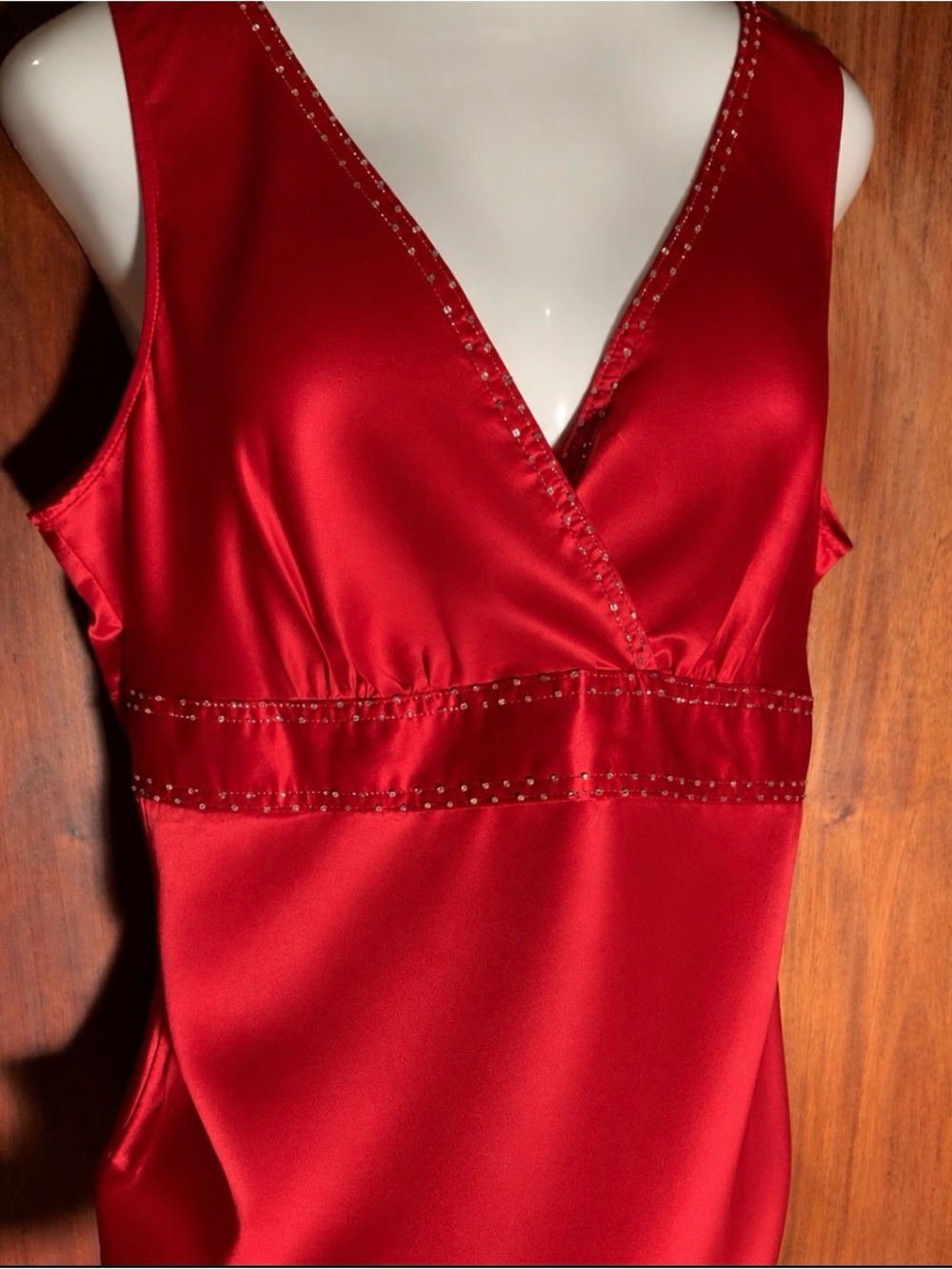 NWOT New York & Company Ruby Red Silky Embellished V-Neck Top 16 Fits like a 14. - Picture 2 of 9